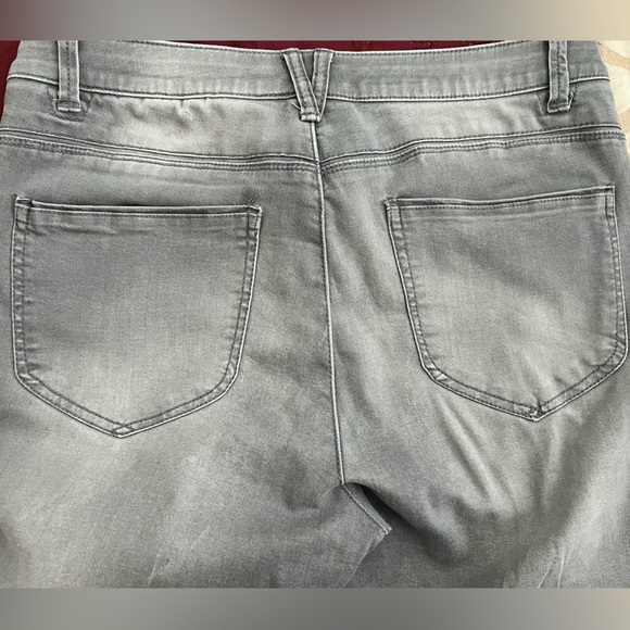 DEMOCRACY Ab Solution skinny crop jeans with embellishments near the hem. EUC 10 - Picture 5 of 10